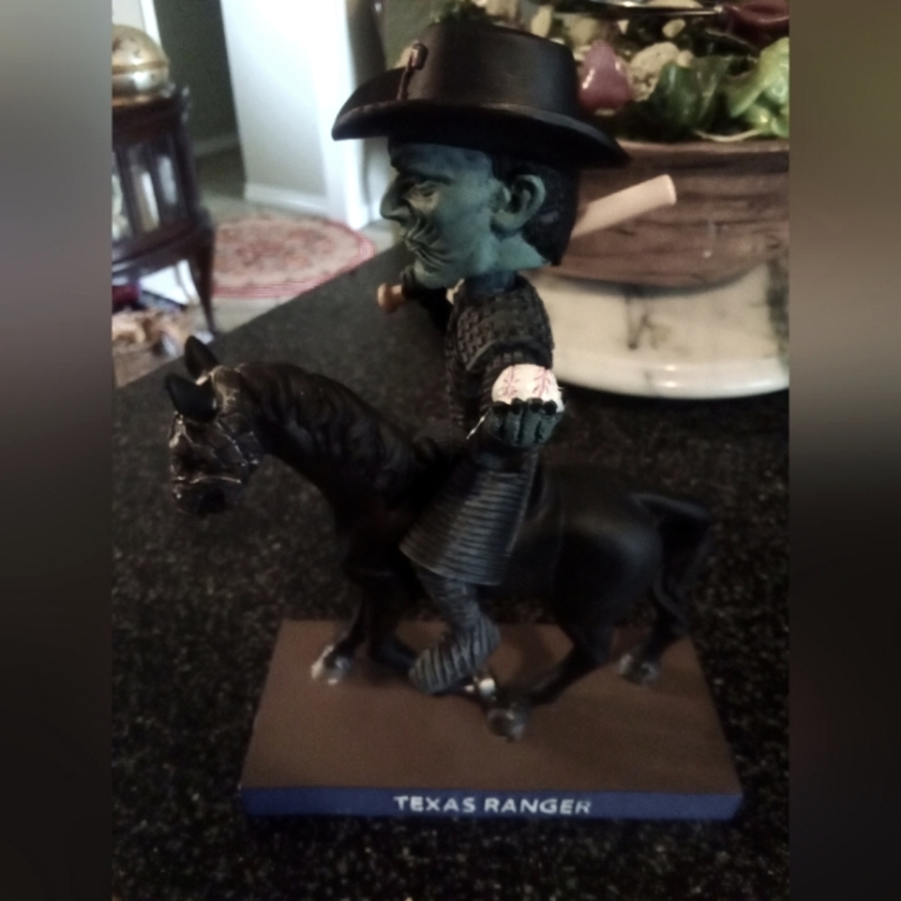 Texas Rangers Crown of thrones bobblehead